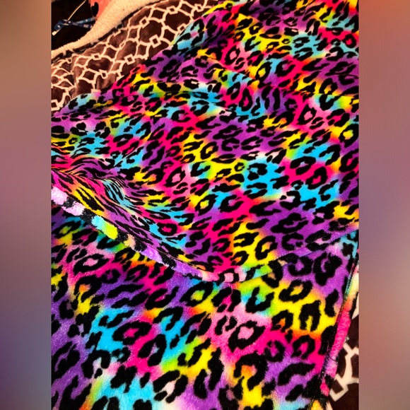 Justice Other - Vintage Y2K Cheetah Rainbow Print Blanket
